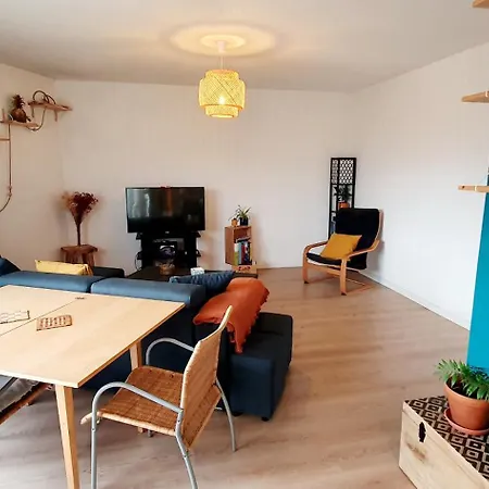 Lumineux - Montreuil * Montreuil (Seine-Saint-Denis)